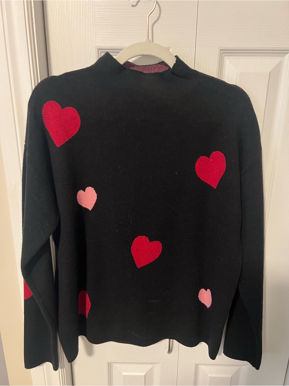 Black Heart-Print Women’s Sweater - Cozy Knit Pullover